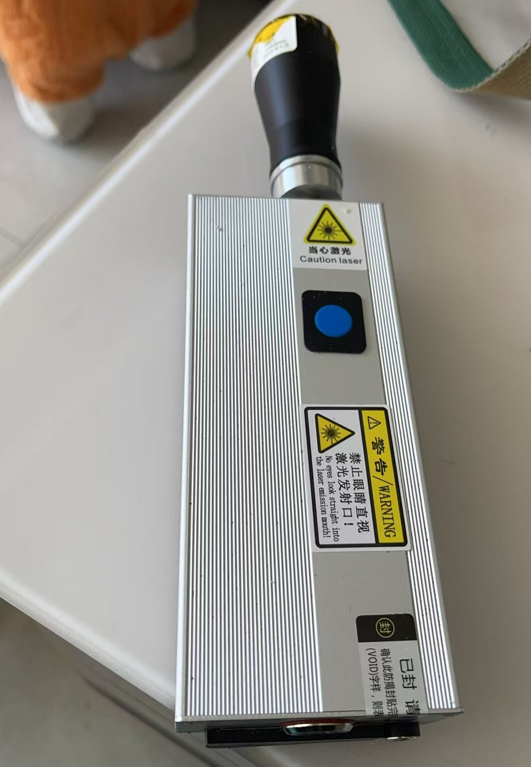 Pump source handheld laser transmitter